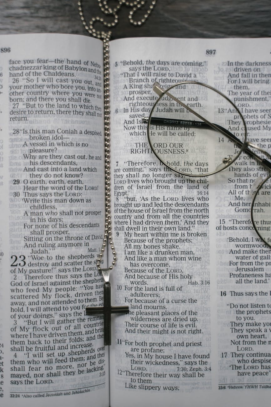 The Cross Lens: Reading and Wrestling with the&nbsp;Bible.